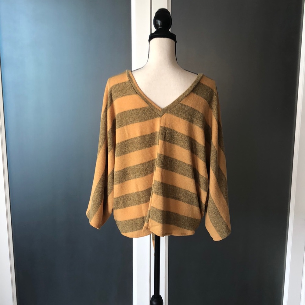 Fall Sweater by Style Rack. - Picture 2 of 3